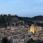 La Valle Dei Carrubi 3*