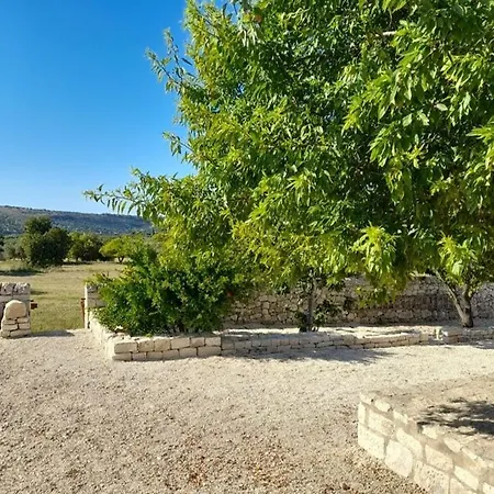 La Valle Dei Carrubi 3*