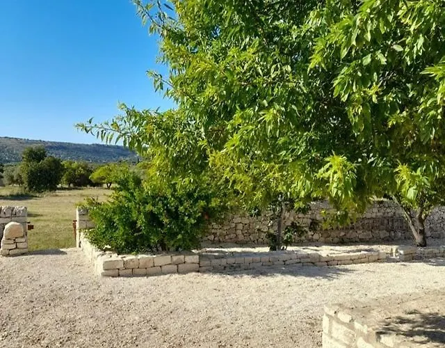 La Valle Dei Carrubi 3*