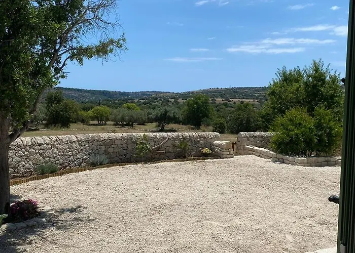La Valle Dei Carrubi 3*
